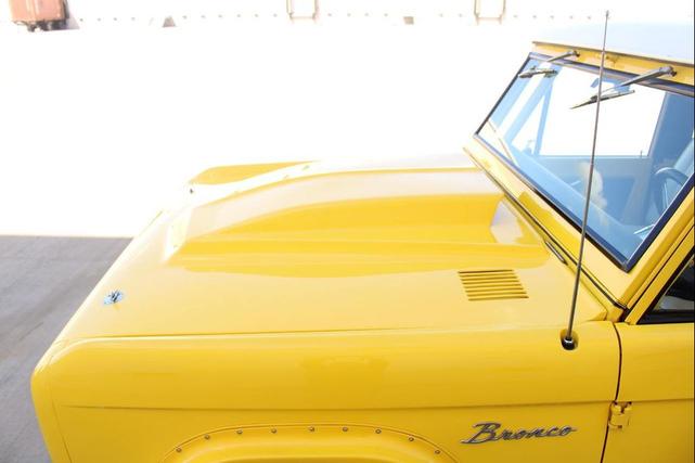 Photo of 1967 Yellow/White Ford Bronco
