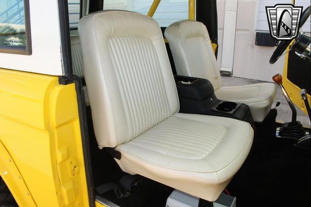 Photo of 1967 Yellow/White Ford Bronco