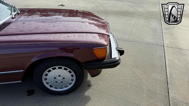 Photo of 1986 Red Mercedes-Benz 560SL