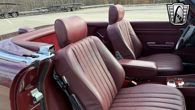Photo of 1986 Red Mercedes-Benz 560SL