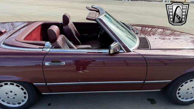 Photo of 1986 Red Mercedes-Benz 560SL