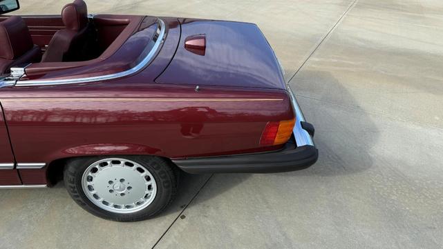 Photo of 1986 Red Mercedes-Benz 560SL