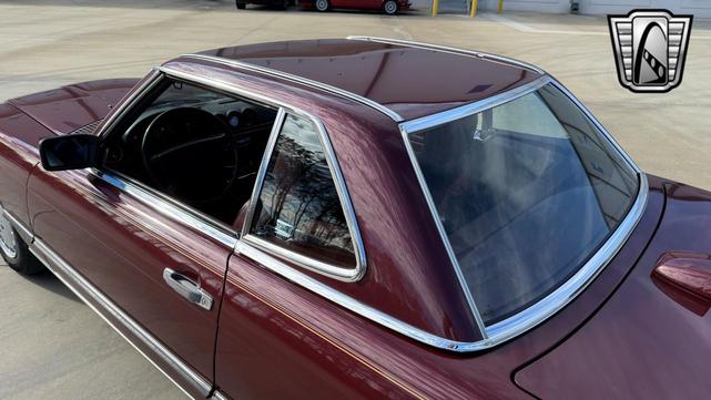 Photo of 1986 Red Mercedes-Benz 560SL