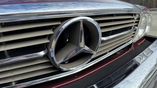 Photo of 1986 Red Mercedes-Benz 560SL