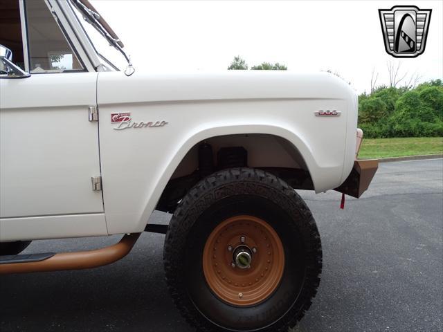 Photo of 1977 White Ford Bronco