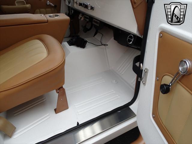 Photo of 1977 White Ford Bronco