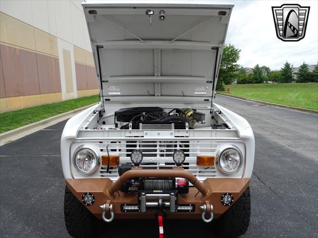 Photo of 1977 White Ford Bronco