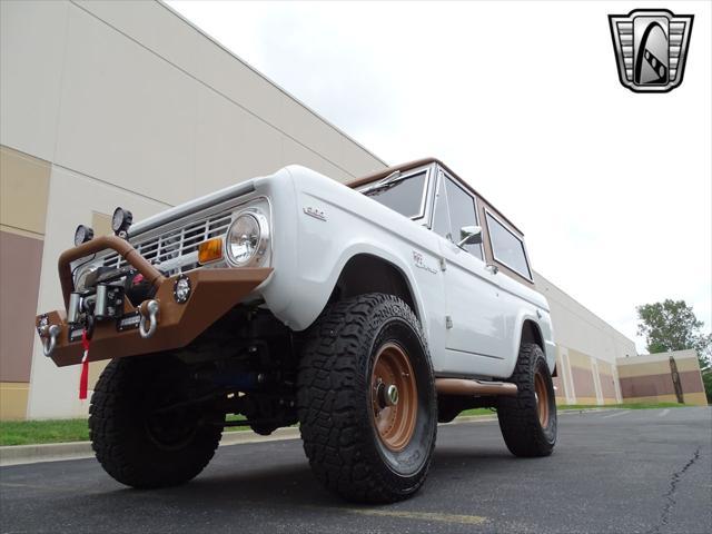 Photo of 1977 White Ford Bronco