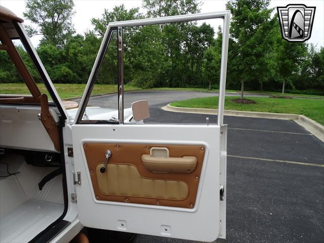 Photo of 1977 White Ford Bronco
