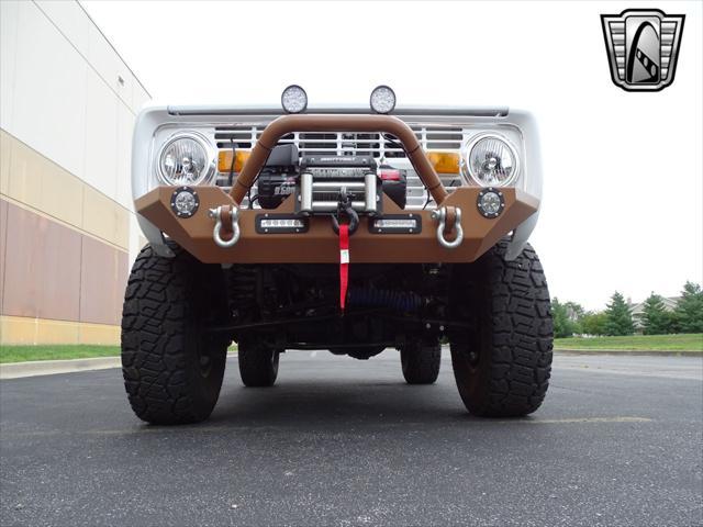 Photo of 1977 White Ford Bronco