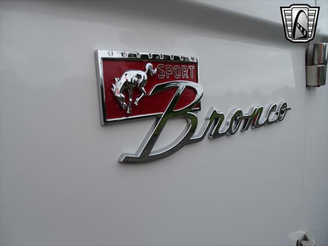 Photo of 1977 White Ford Bronco