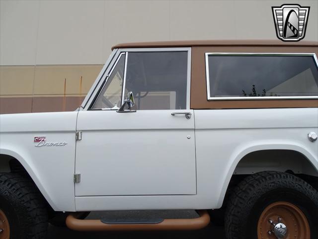 Photo of 1977 White Ford Bronco