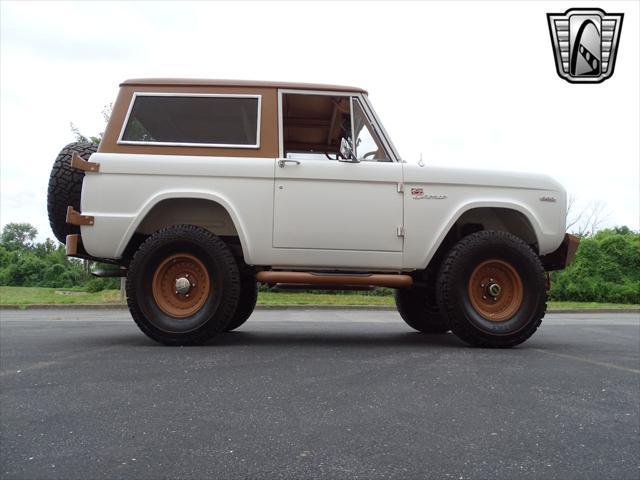 Photo of 1977 White Ford Bronco