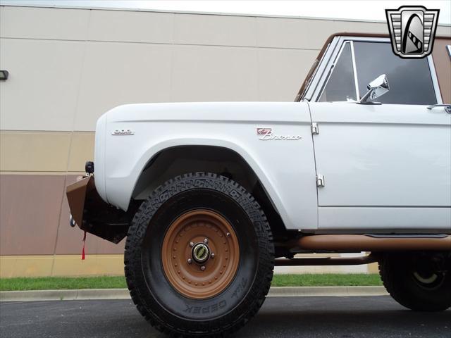 Photo of 1977 White Ford Bronco