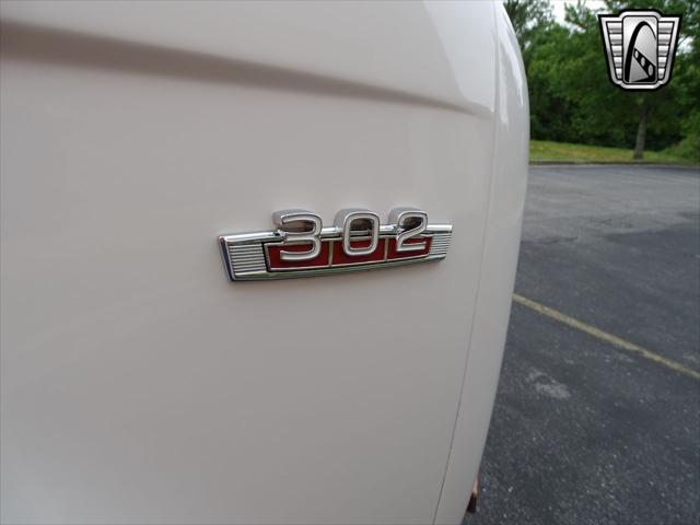 Photo of 1977 White Ford Bronco