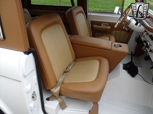 Photo of 1977 White Ford Bronco