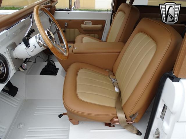 Photo of 1977 White Ford Bronco
