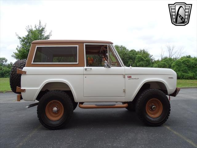 Photo of 1977 White Ford Bronco