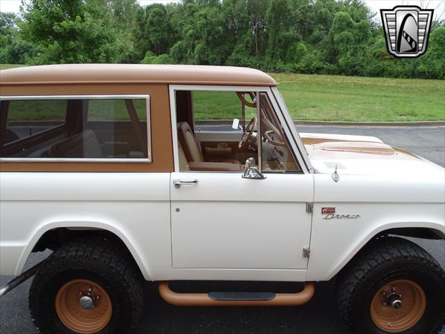 Photo of 1977 White Ford Bronco