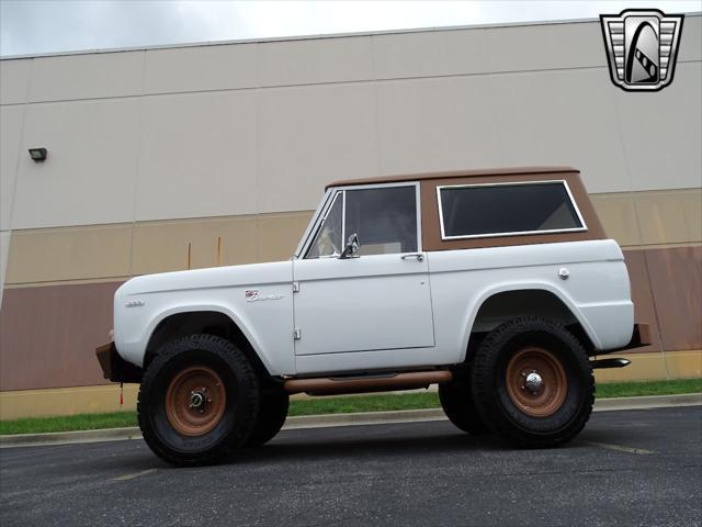 Photo of 1977 White Ford Bronco