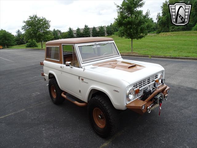 Photo of 1977 White Ford Bronco