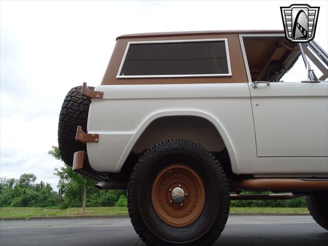 Photo of 1977 White Ford Bronco