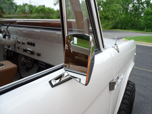 Photo of 1977 White Ford Bronco