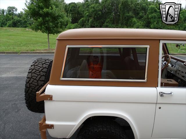 Photo of 1977 White Ford Bronco