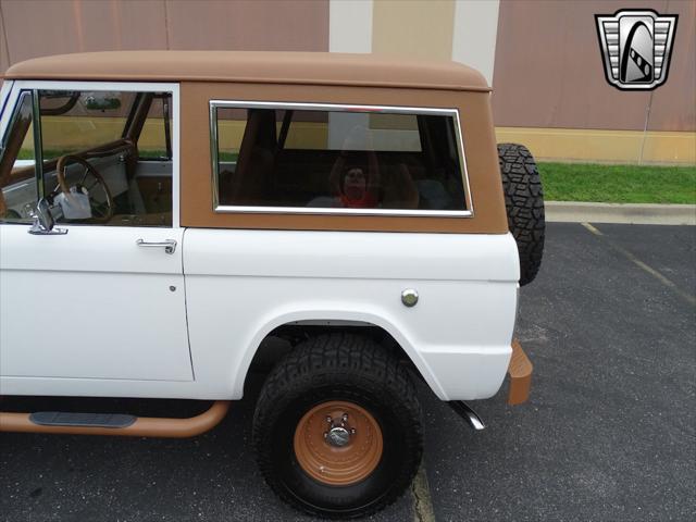 Photo of 1977 White Ford Bronco