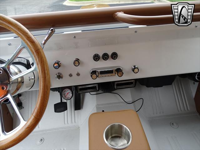 Photo of 1977 White Ford Bronco