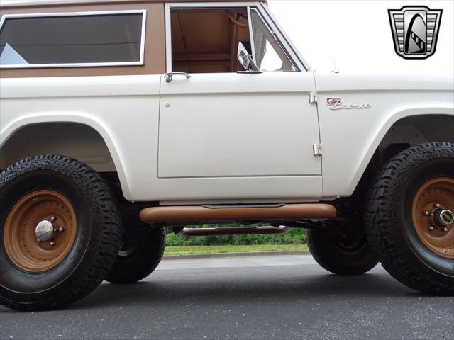 Photo of 1977 White Ford Bronco