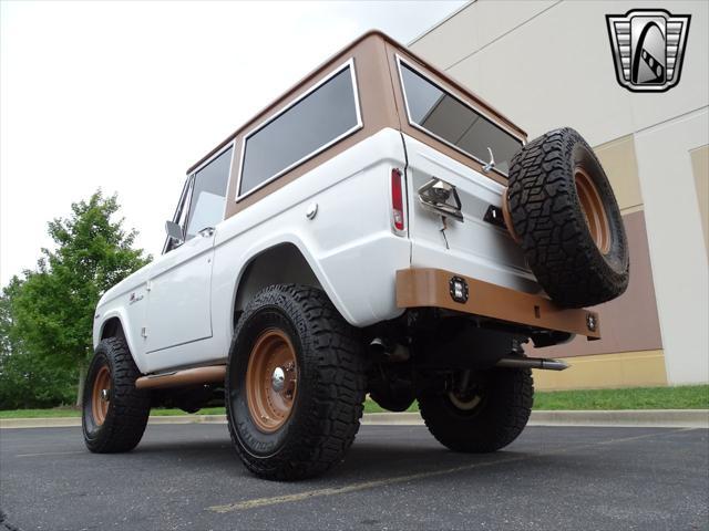 Photo of 1977 White Ford Bronco