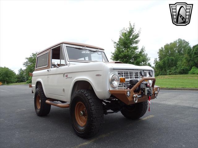 Photo of 1977 White Ford Bronco