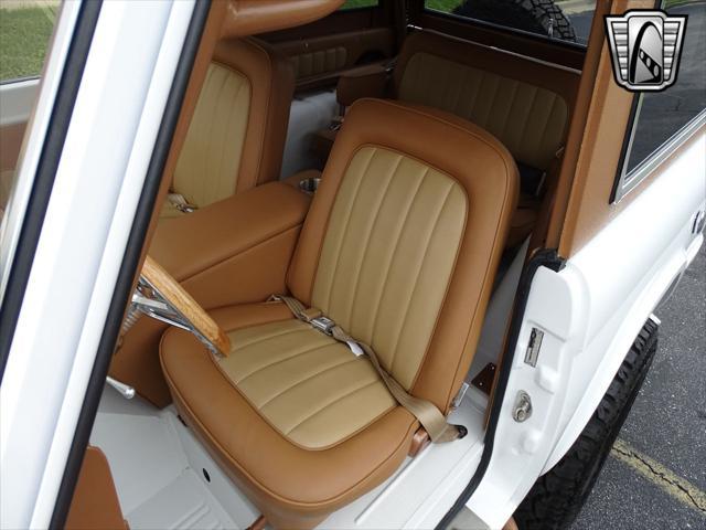 Photo of 1977 White Ford Bronco