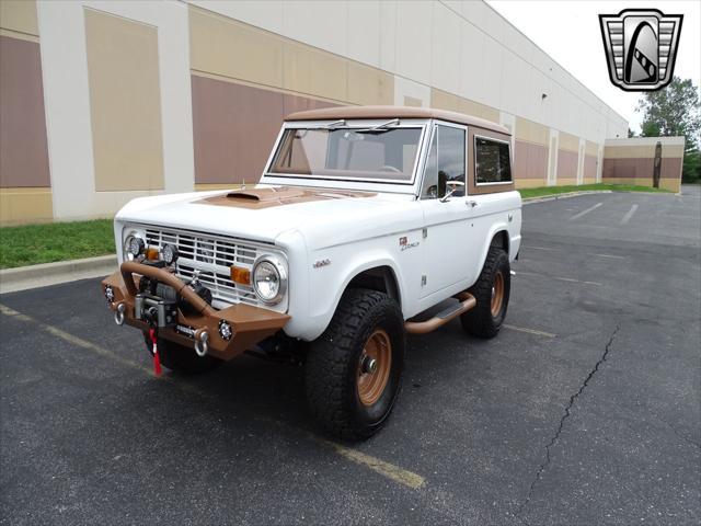 Photo of 1977 White Ford Bronco