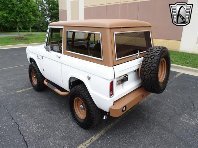 Photo of 1977 White Ford Bronco