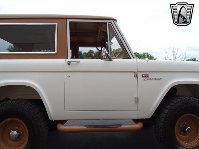 Photo of 1977 White Ford Bronco