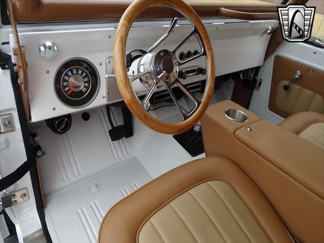 Photo of 1977 White Ford Bronco
