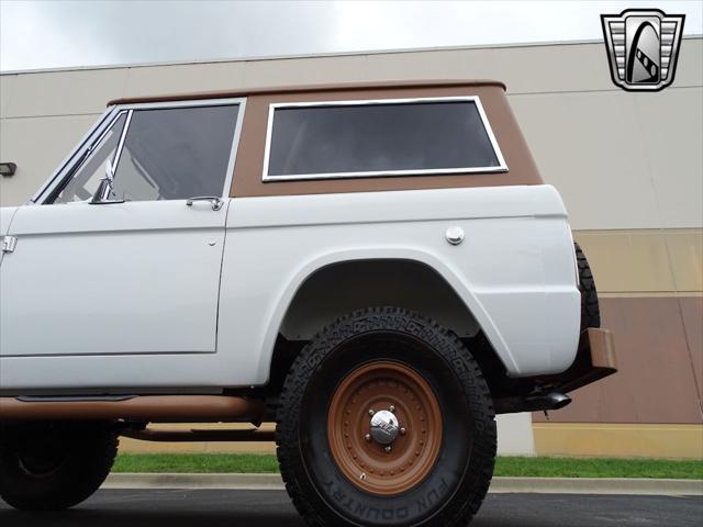 Photo of 1977 White Ford Bronco