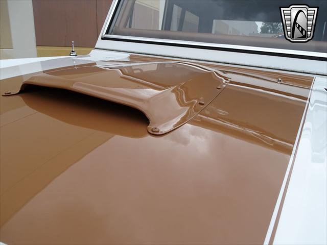 Photo of 1977 White Ford Bronco