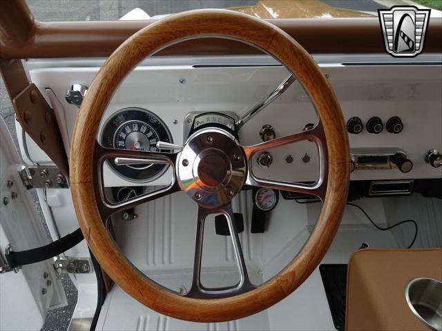 Photo of 1977 White Ford Bronco