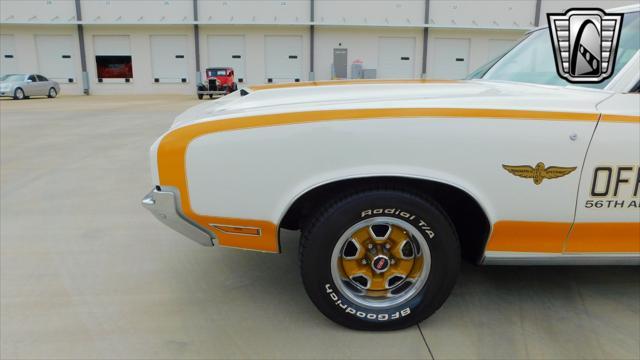 Photo of 1972 White Oldsmobile Cutlass