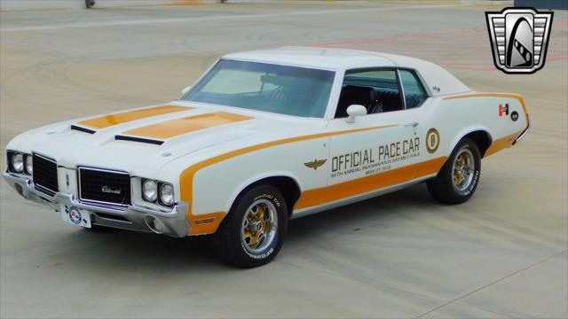 Photo of 1972 White Oldsmobile Cutlass