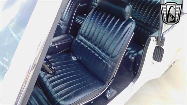 Photo of 1972 White Oldsmobile Cutlass