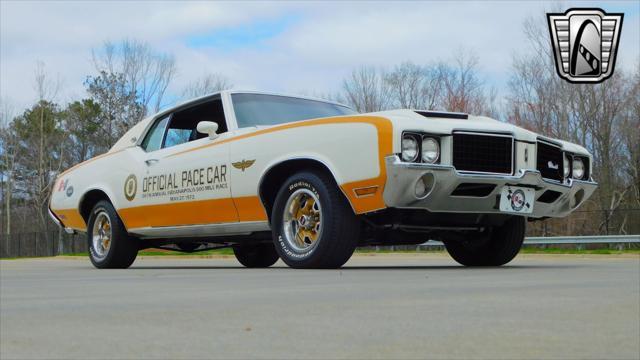 Photo of 1972 White Oldsmobile Cutlass