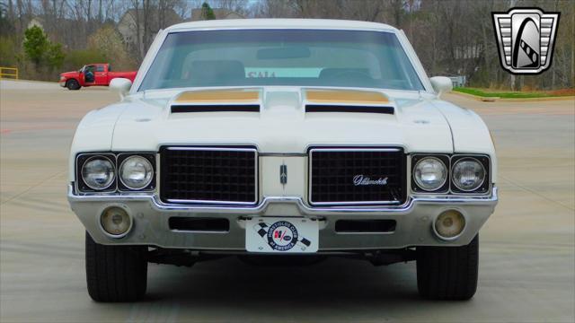 Photo of 1972 White Oldsmobile Cutlass