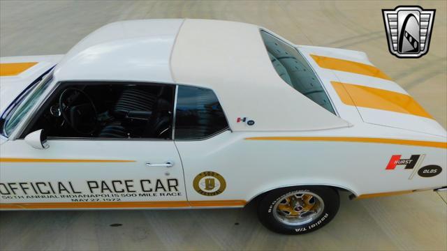 Photo of 1972 White Oldsmobile Cutlass