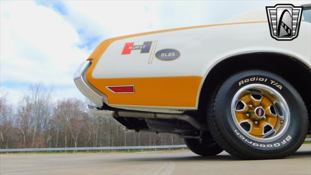 Photo of 1972 White Oldsmobile Cutlass