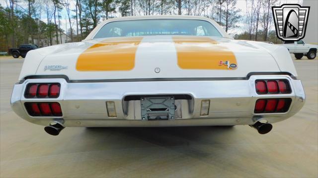 Photo of 1972 White Oldsmobile Cutlass