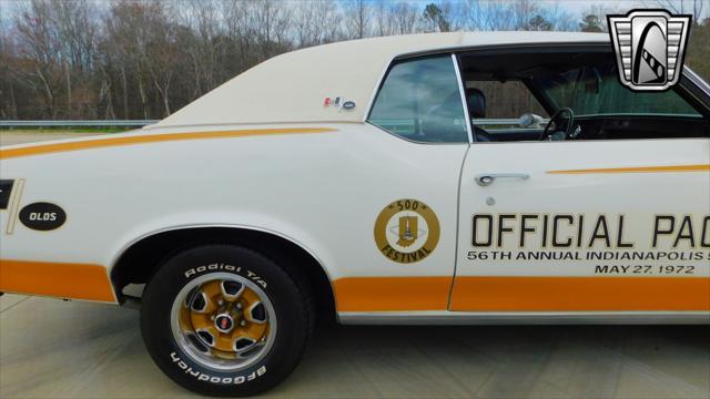 Photo of 1972 White Oldsmobile Cutlass